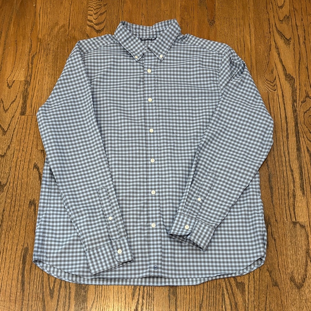 Vineyard Vines on the go performance shirt EUC size L